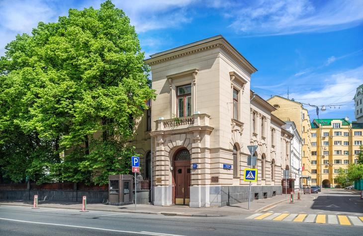 A Ponizovszkij-kastély (az afgán nagykövetség) épülete Moszkvában, a Povarszkaja utcában. Beköltözött a tálib vezetés. Fotó: Depositphotos