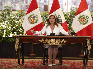 Gyanúsan sok lett a Rolex órája a perui elnökasszonynak, rátörték az ajtót