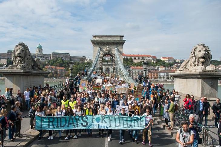 A nap képe: több ezren vonultak a budapesti klímatüntetésen 