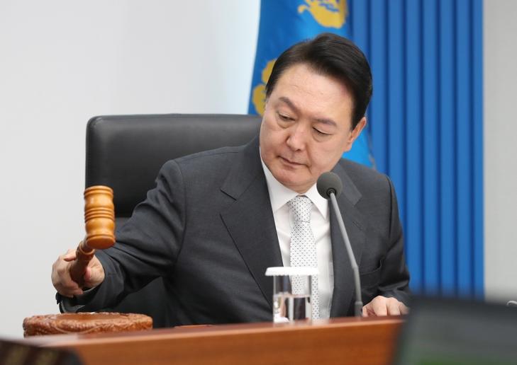 Elnöki kegyelmet kapott a korrupcióért elítélt Samsung-vezér