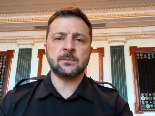 Zelenszkij: az Egyesült Államok újraindítja fegyverszállítmányait