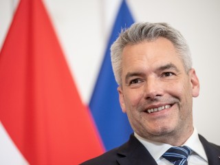Karl Nehammer osztrák kancellár Bécsben 2023. május 8-án. Fotó: EPA/CHRISTIAN BRUNA