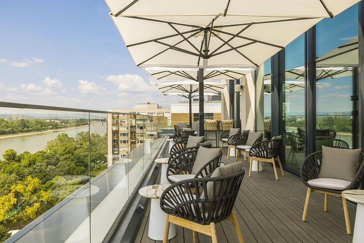 A Marriott Hotel eladását is beleszámítva az idei féléves befektetési forgalom meghaladta a tavalyi egész éves értéket