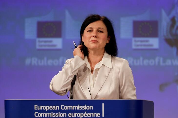 Vera Jourová finoman szólva sem volt lenyűgözve a szlogentől