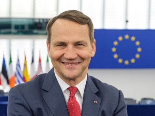 Radosław Sikorski lengyel külügyminiszter nagy feladatokat is vállalna