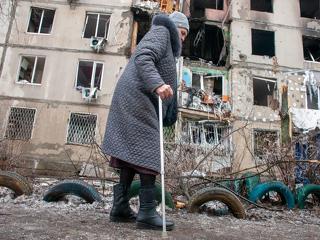 Egyedül az ostrom alatt: kilátástalan helyzetbe került nyugdíjas nők Ukrajnában