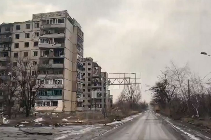 Szétlőtt lakóházak Avgyijivkában, 2024. február. Fotó: X/Jurij Butuszov