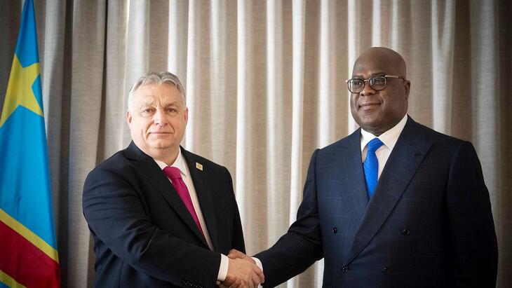 A Miniszterelnöki Sajtóiroda által közreadott képen Orbán Viktor kormányfõ és Félix Antoine Tshisekedi, a Kongói Demokratikus Köztársaság elnöke ráz kezet.