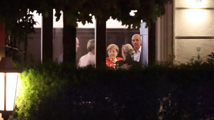 Egy kis nosztalgia: Barack Obama és Angela Merkel a berlini Ponte étteremben. Fotó: Twitter/Fabian Matzerath/Bild