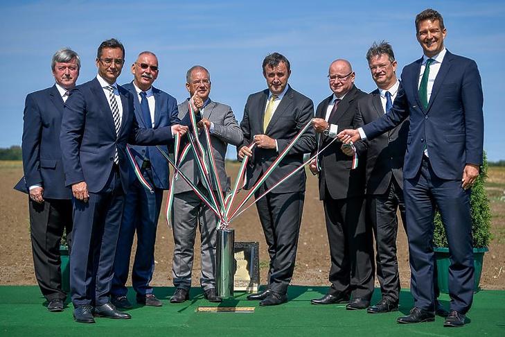 Jövő év végén indul a debreceni vakcinagyár