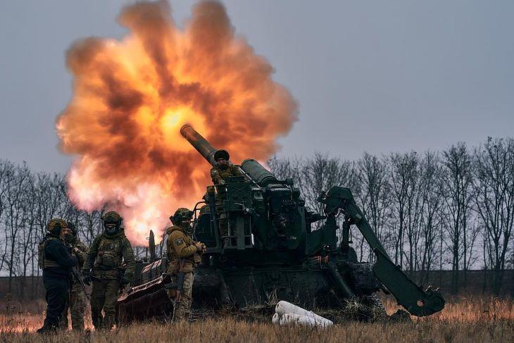 Ukrán tüzérségi egység a déli fronton. Fotó: Volodimir Zelenszkij/Facebook