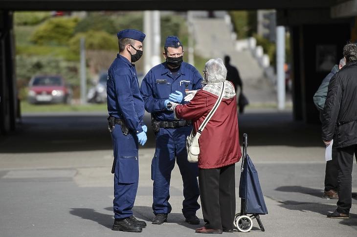 Hétvégén megint az önkormányzatok dönthetik el, mekkora lesz a kijárási szigor