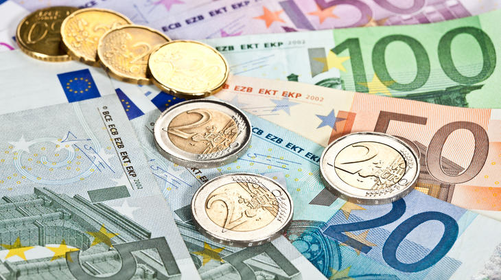 Biztonságos távolságra került a forint a 400-as szinttől