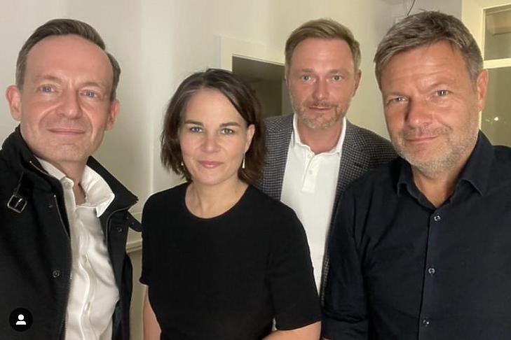Volker Wissing (FDP), Annalena Baerbock (Zöldek), Christian Lindner (FDP), Robert Habeck (Zöldek) Forrás: Instagram