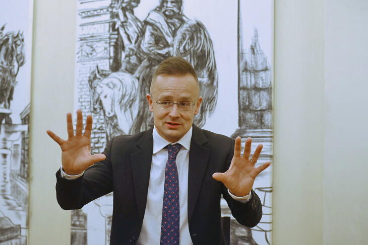 A miniszter arról számolt be, hogy a kormány ismét nemmel szavaz
