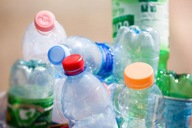 A  műanyag termékek óriási terhelést jelentenek a körnezet számára (Forrás: Pixabay)