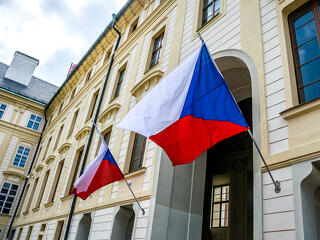 Miközben Magyarország a kifutópályán rekedt, a cseh gazdaság szárnyal