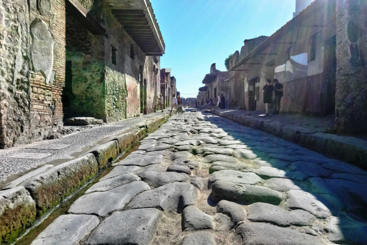 Pompeii kétezer éves utcája