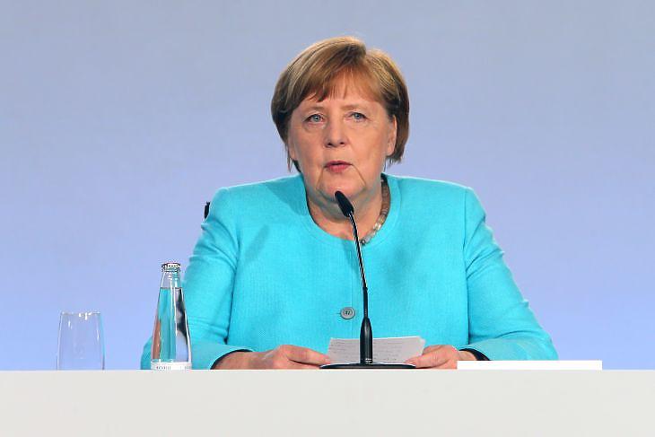 Angela Merkel a konjunktúracsomag részleteit ismertető sajtótájékoztatón Berlinben 2020. június 3-án. EPA/Mika Schmidt