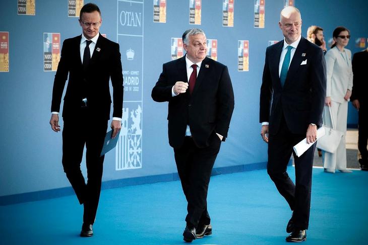 Szijjártó Péter és Orbán Viktor a madridi NATO-csúcson 2022. június 29-én. Fotó: Facebook/Szijjártó Péter