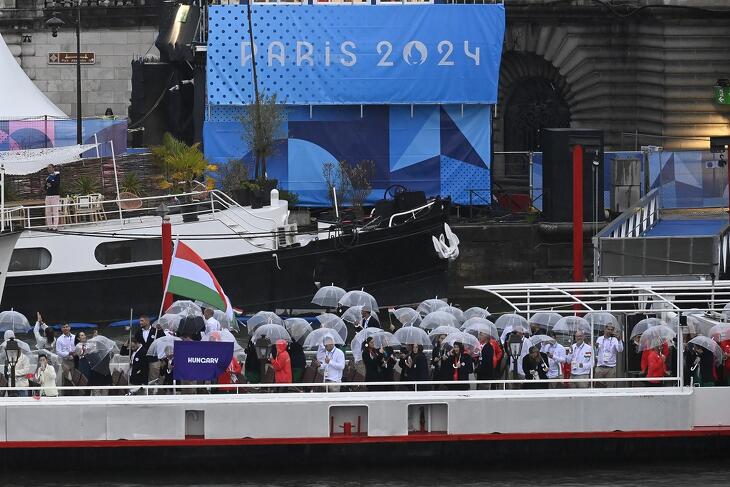 Kényszerszünetet rendeltek el Párizsban