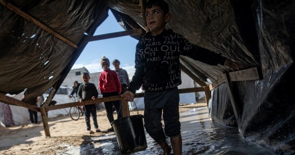 A Gázai övezet fele romokban, több mint 11 ezer gyerek vesztette életét, 19 ezer árván maradt