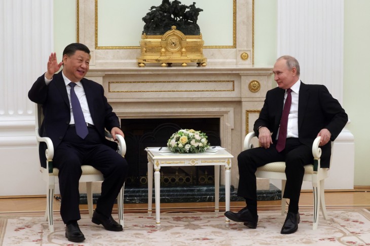 Hszi Csin-ping és Vlagyimir Putyin 2023. március 20-án a Kremlben. Fotó: EPA/SERGEI KARPUHIN / SPUTNIK / KREMLIN   