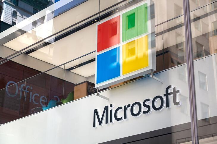 A republikánusok aggódnak a Microsoft emirátusi befektetése miatt