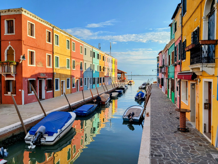 Burano a legtöbb turistát lenyűgözi