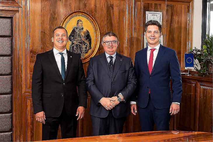 Az egyesülést bejelentő bankok vezetői (balról jobbra): Lélfai Koppány (BB), Vida József (Takarékbank), Balog Ádám (MKB). Fotó: MTI