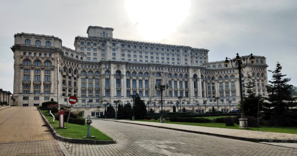 Felcsillan-e a remény a bukaresi parlament fölött?