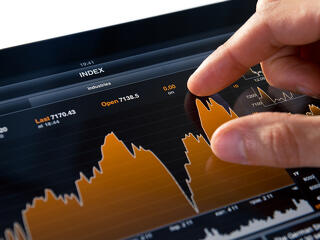 Ki tudja hol áll meg? Madrid és Frankfurt is vérvörös