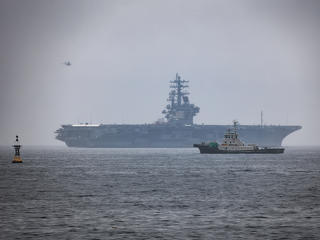 Beijedtek az oroszok, megérkezett az amerikai hadihajó Norvégiába