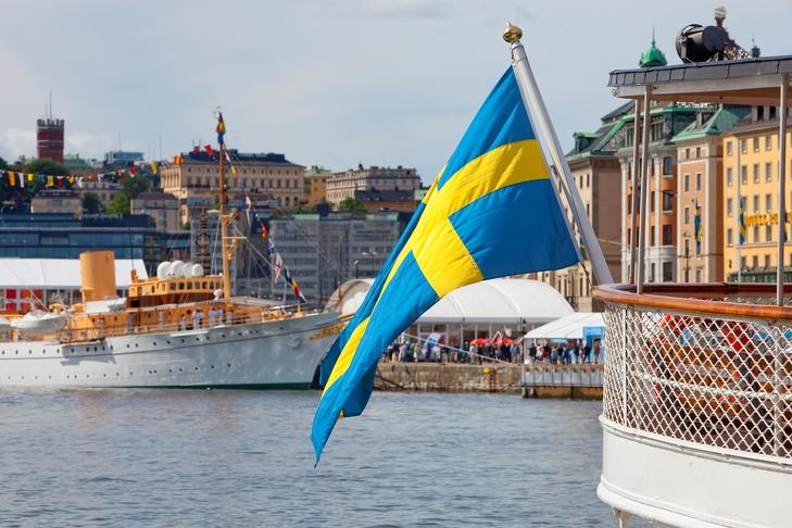 Svéd zászló Stockholm belvárosában. Fotó: Depositphotos