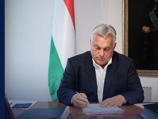 Vége a nyárnak: Orbán Viktor megborotválkozott és belecsapott a munkába