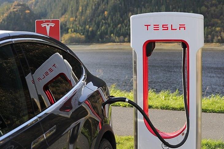 Ezután jön csak a járvány neheze? A Tesla 3+1 ütőkártyája