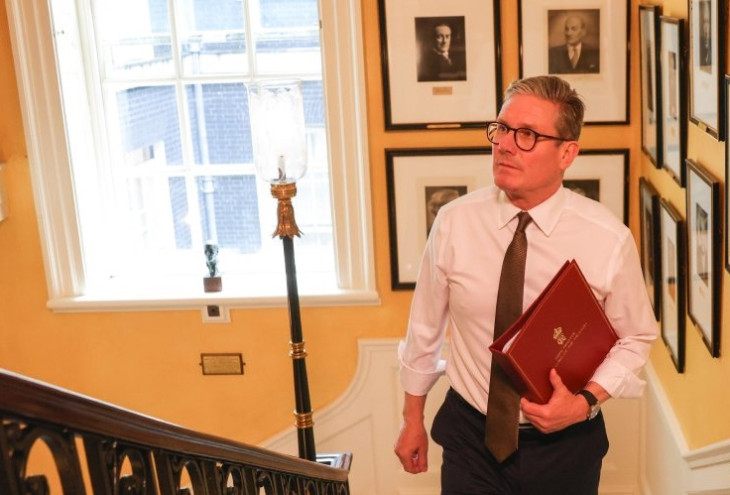 Keir Starmer brit miniszterelnök is feleszmélt