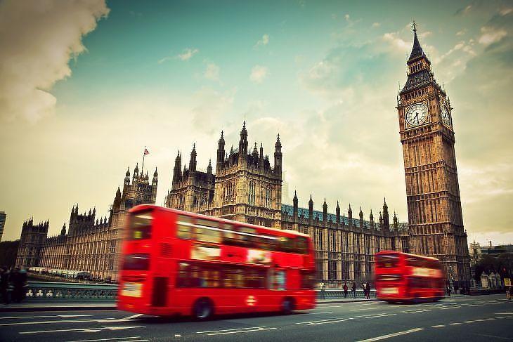 Sokakat megleptek a britek