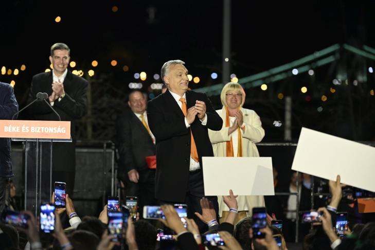Orbán Viktor miniszterelnök a Fidesz-KDNP eredményváróján. Fotó: MTI/Koszticsák Szilárd