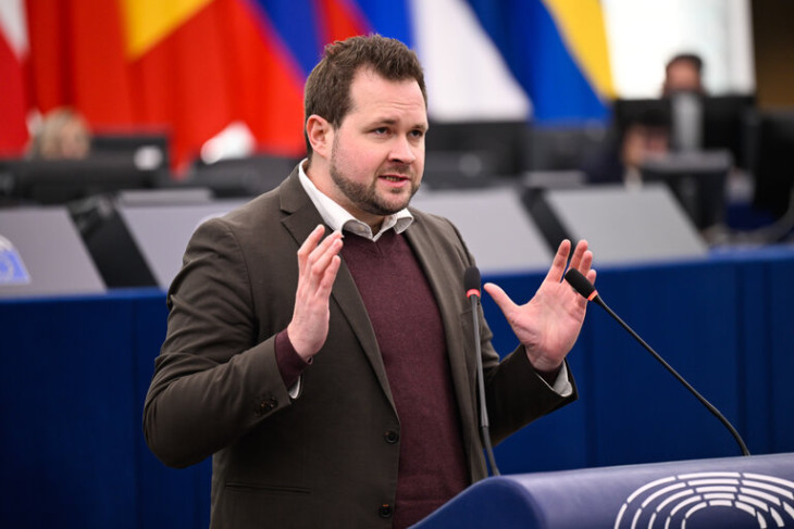 Anders Vistisen, a Patrióták Európáért frakció képviselője küldi melegebb éghajlatra az amerikai elnököt 2025. január 21-i felszólalásában a strasbourgi Európai Parlamentben