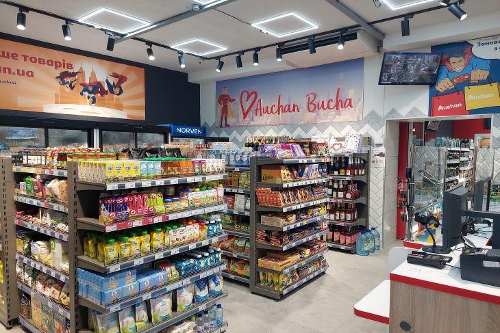 A napokban megnyitott Auchan-bolt egyik részlete a hírhedt Bucsa faluban. Fotó: Interfax