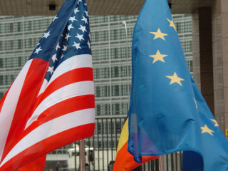 Amerikai és EU-s zászló