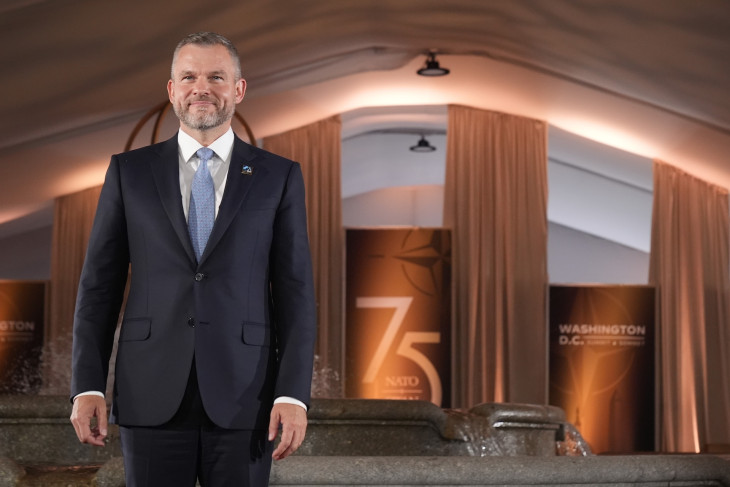 Peter Pellegrini szlovák elnök a washingtoni Mellon Auditóriumba érkezik a NATO alapításának 75. évfordulója alkalmából tartott háromnapos csúcstalálkozó első napján, 2024. július 9-én