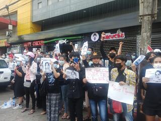 Mianmar a katonai junta vezetőjét választotta meg elnöknek