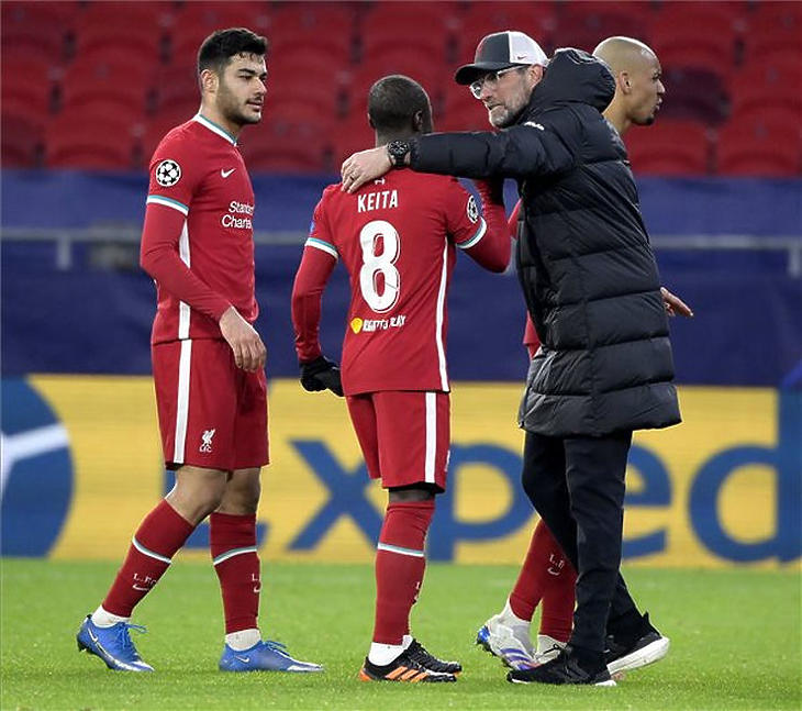 Jürgen Klopp, az FC Liverpool vezetőedzője és Naby Keita, az angol csapat játékosa a budapesti BL-mérkőzés után (Fotó: MTI/Koszticsák Szilárd)