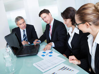 Megtörik a három éves átok? Ez várhat idén a magyar cégekre