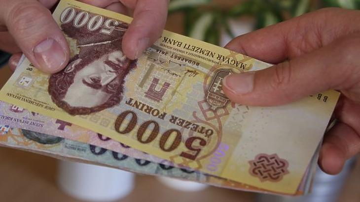 Hogy lehet kevesebbet keresni fizetésemelés után? Nálunk erre is van példa