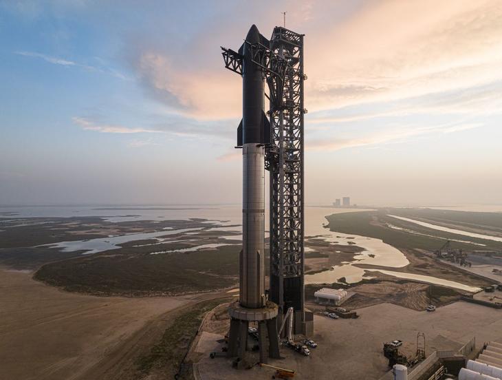 A SpaceX Starship egy mai képen. Fotó: Twitter/SpaceX 