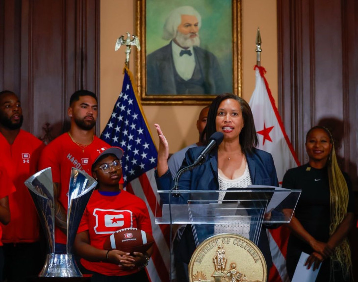 Muriel Bowser, Washington város polgármestere sürgősségi rendeletet hozott az ifjúság védelmére