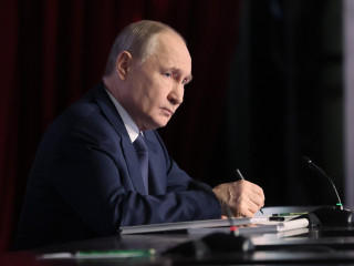 Vlagyimir Putyin orosz elnök a belügyminisztérium vezetőségének kibővített ülésén Moszkvában 2025. március 5-én. 